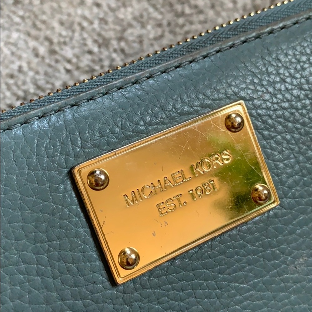 Michael Kors zippier wallet